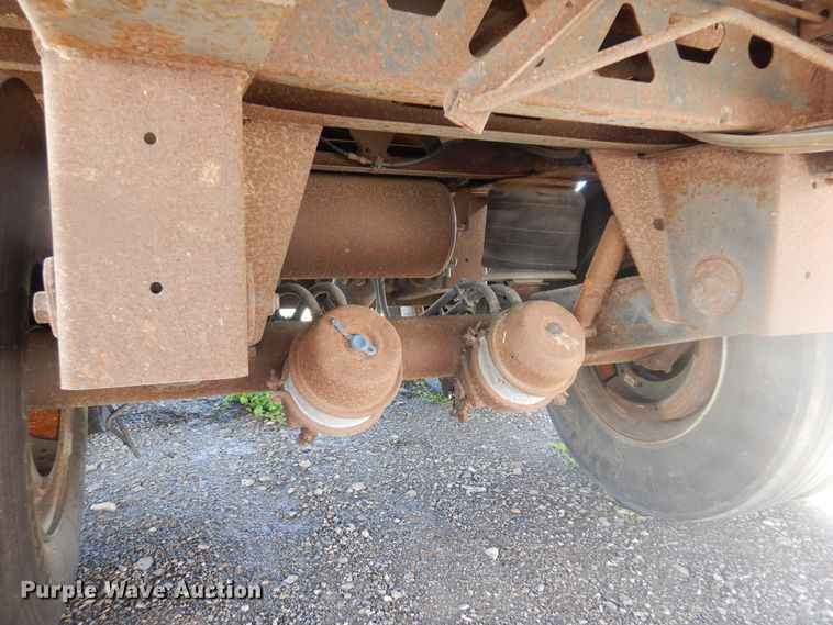 image for item DQ7077 2006 Utility dry van trailer