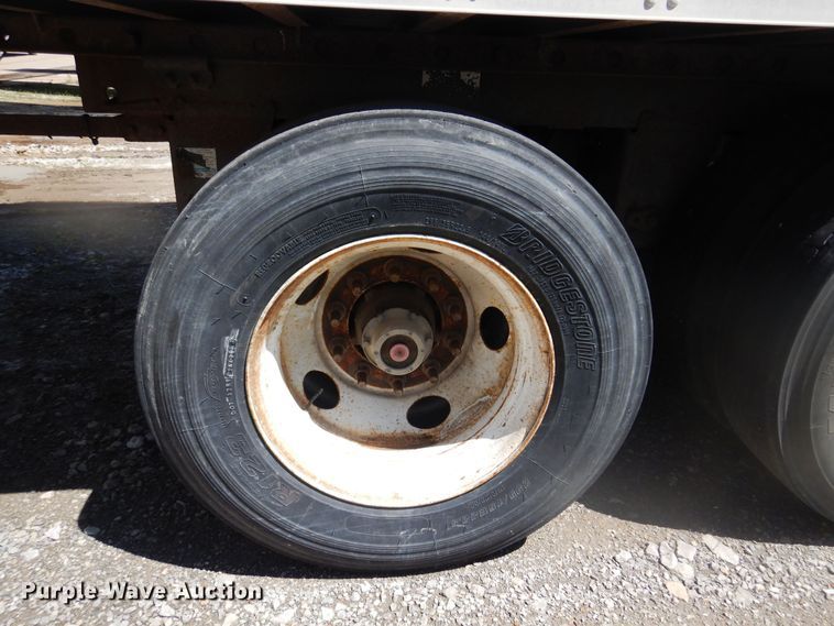 image for item DQ7077 2006 Utility dry van trailer