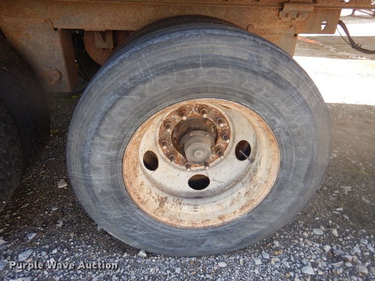 image for item DQ7077 2006 Utility dry van trailer