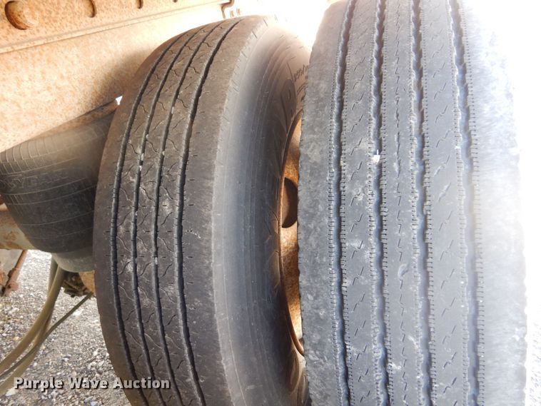 image for item DQ7077 2006 Utility dry van trailer