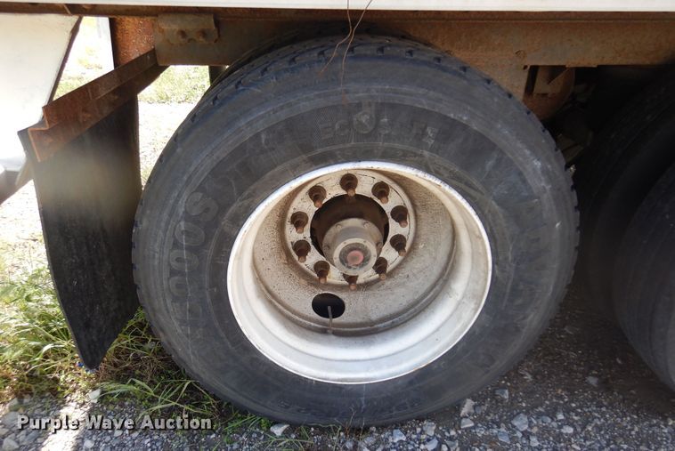image for item DQ7077 2006 Utility dry van trailer