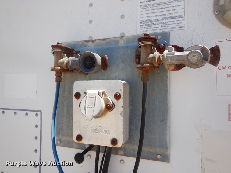 image for item DQ7088 2005 Wabash dry van trailer