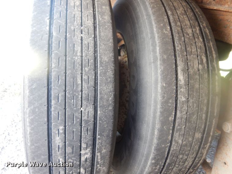 image for item DQ7088 2005 Wabash dry van trailer