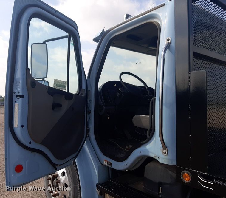 image for item DQ7112 2014 Freightliner  Business Class M2 flatbed truck