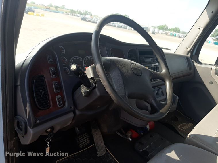 image for item DQ7112 2014 Freightliner  Business Class M2 flatbed truck