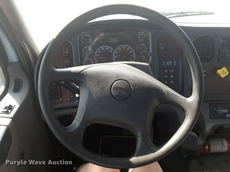 image for item DQ7112 2014 Freightliner  Business Class M2 flatbed truck