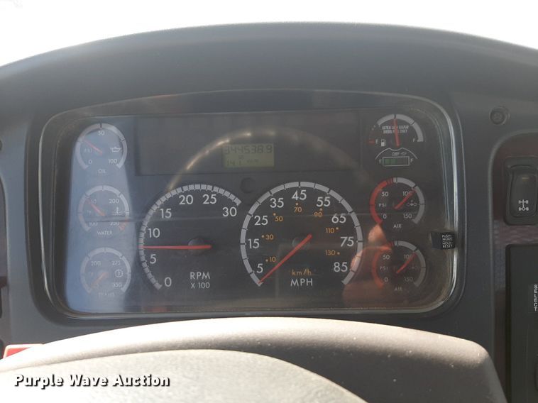 image for item DQ7112 2014 Freightliner  Business Class M2 flatbed truck