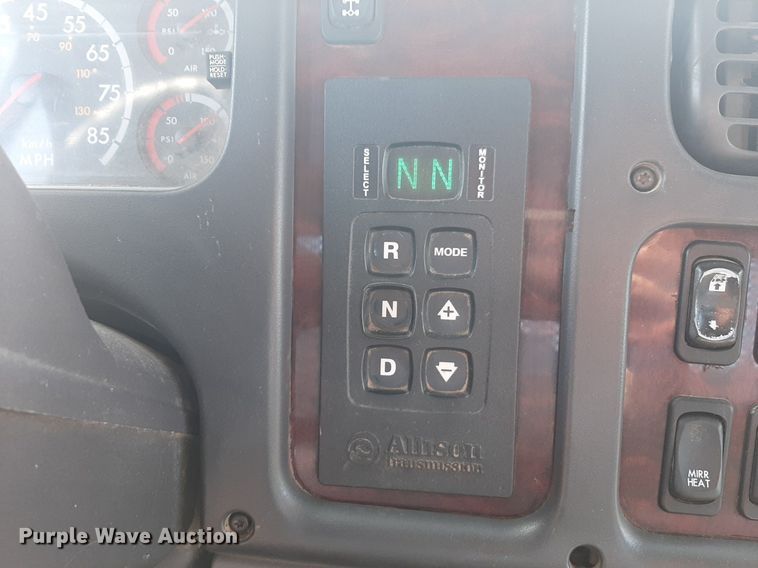 image for item DQ7112 2014 Freightliner  Business Class M2 flatbed truck