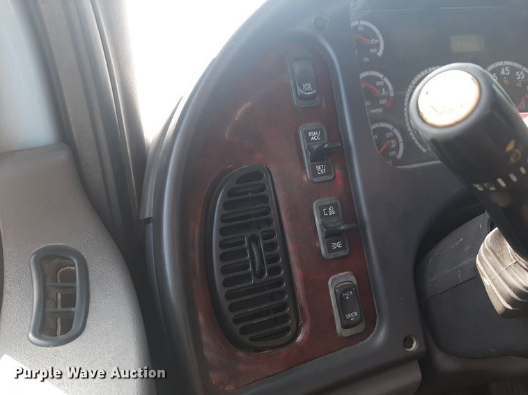 image for item DQ7112 2014 Freightliner  Business Class M2 flatbed truck