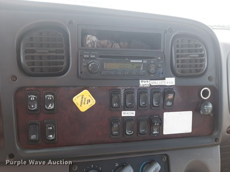 image for item DQ7112 2014 Freightliner  Business Class M2 flatbed truck