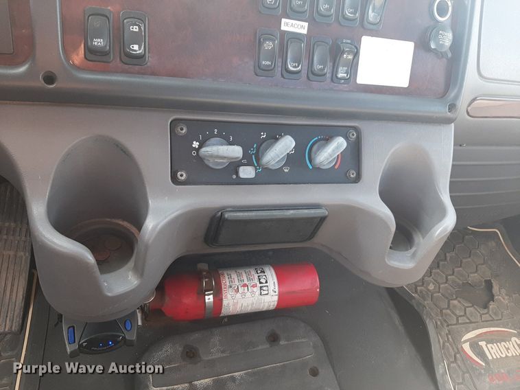 image for item DQ7112 2014 Freightliner  Business Class M2 flatbed truck