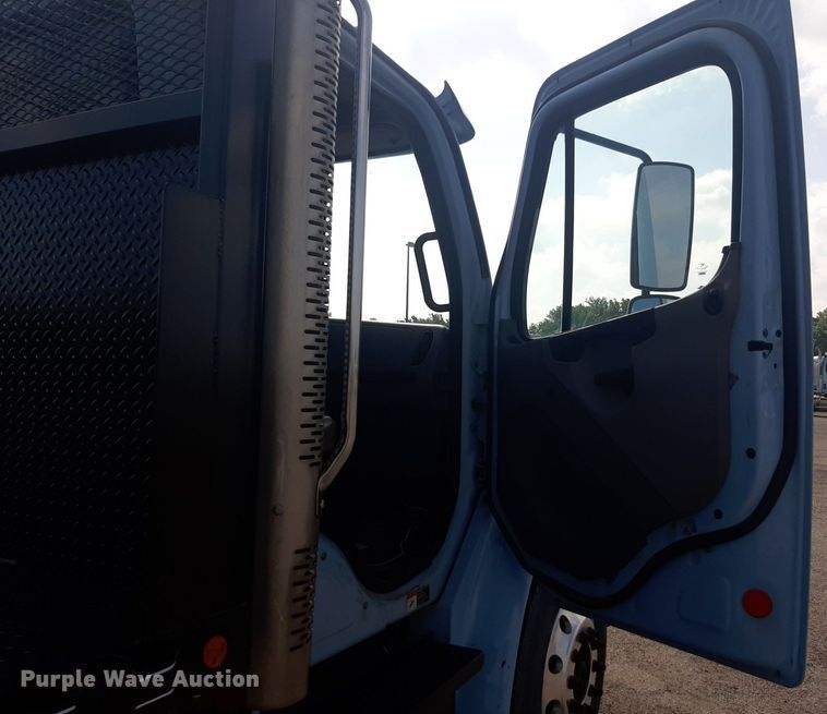 image for item DQ7112 2014 Freightliner  Business Class M2 flatbed truck