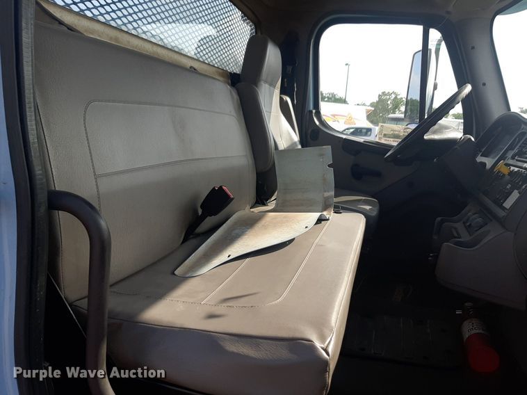 image for item DQ7112 2014 Freightliner  Business Class M2 flatbed truck