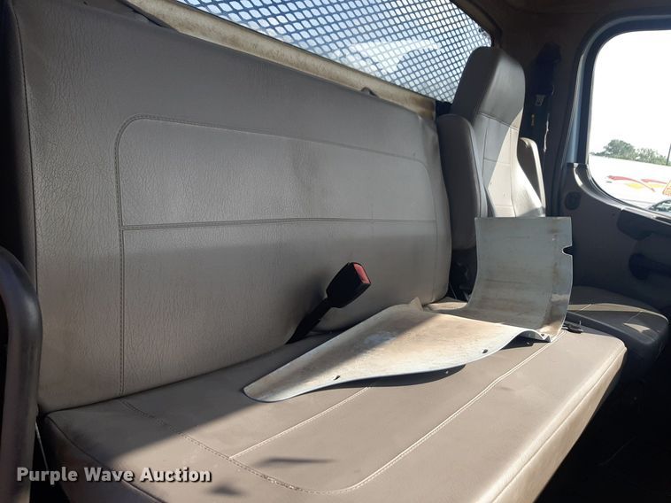 image for item DQ7112 2014 Freightliner  Business Class M2 flatbed truck