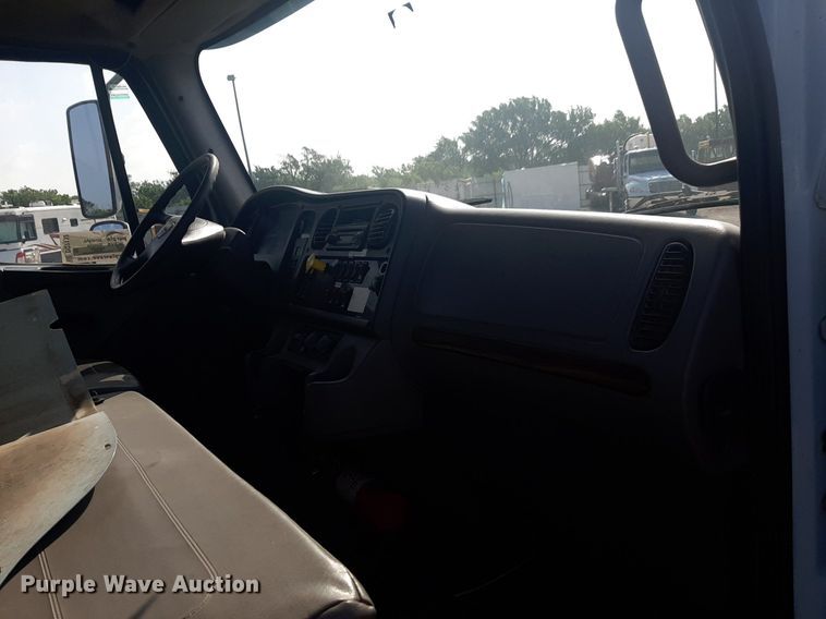 image for item DQ7112 2014 Freightliner  Business Class M2 flatbed truck