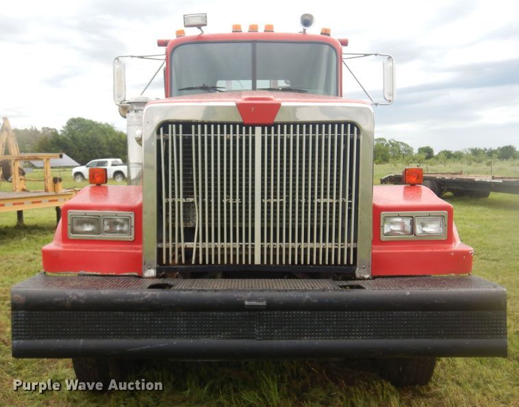 image for item DQ7114 1994 Western Star winch truck
