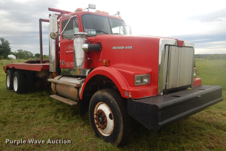 image for item DQ7114 1994 Western Star winch truck