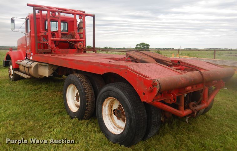 image for item DQ7114 1994 Western Star winch truck