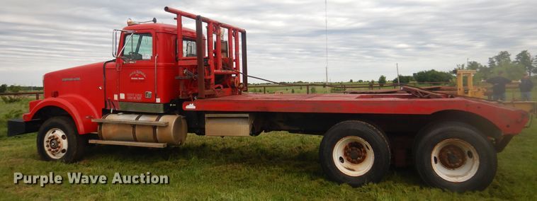 image for item DQ7114 1994 Western Star winch truck