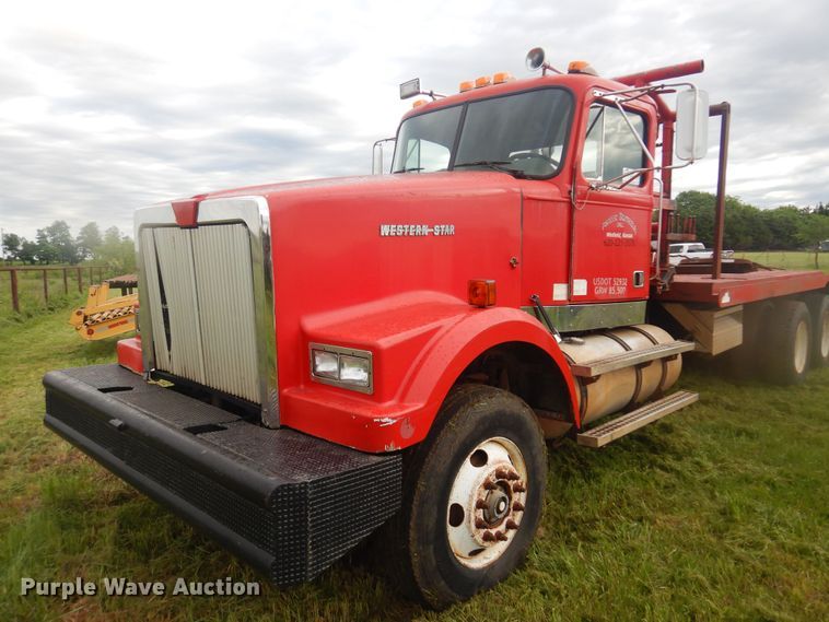 image for item DQ7114 1994 Western Star winch truck