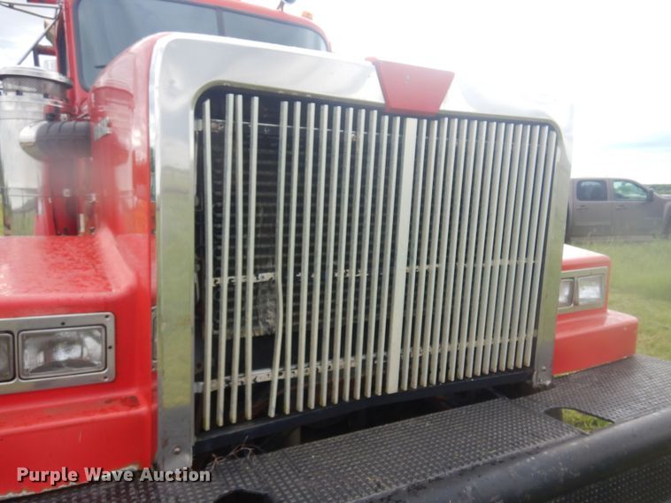 image for item DQ7114 1994 Western Star winch truck