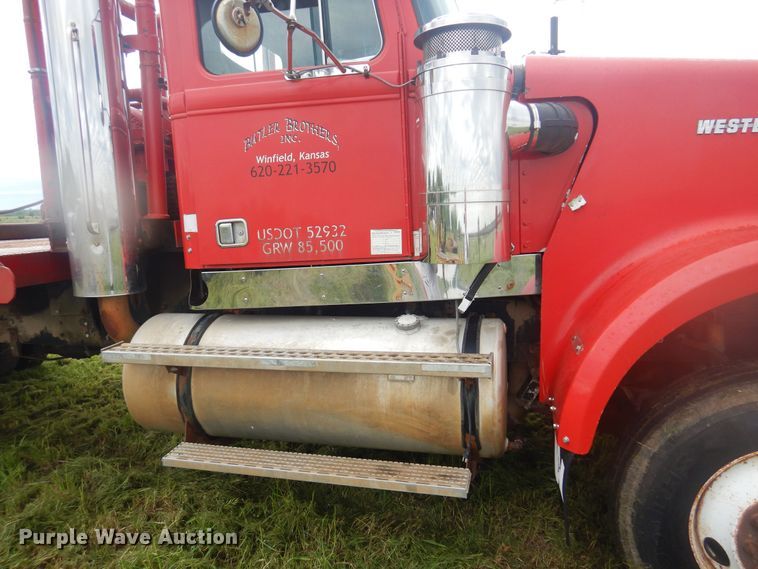 image for item DQ7114 1994 Western Star winch truck