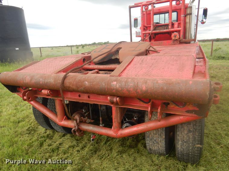 image for item DQ7114 1994 Western Star winch truck
