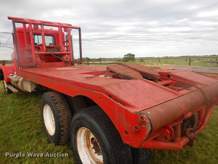 image for item DQ7114 1994 Western Star winch truck