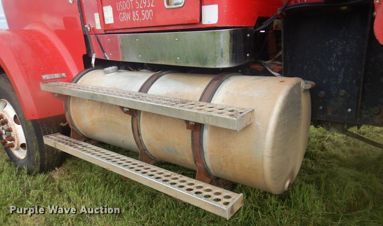 image for item DQ7114 1994 Western Star winch truck