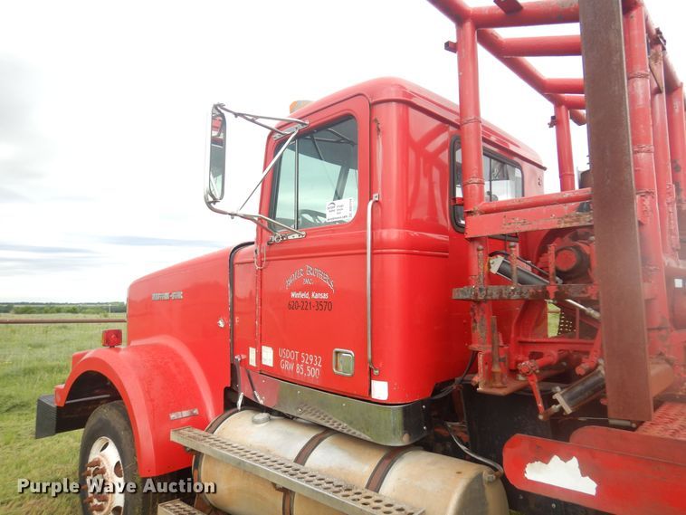image for item DQ7114 1994 Western Star winch truck