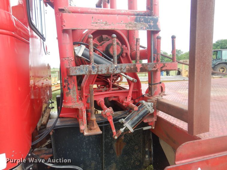 image for item DQ7114 1994 Western Star winch truck