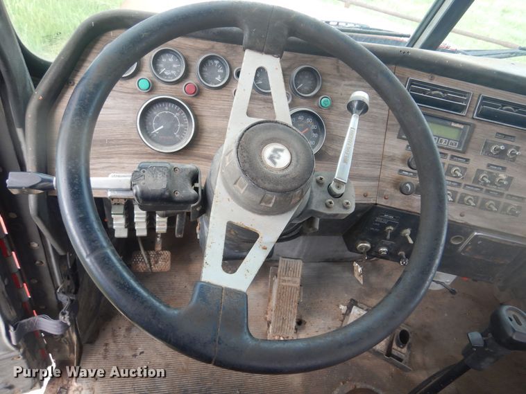 image for item DQ7114 1994 Western Star winch truck