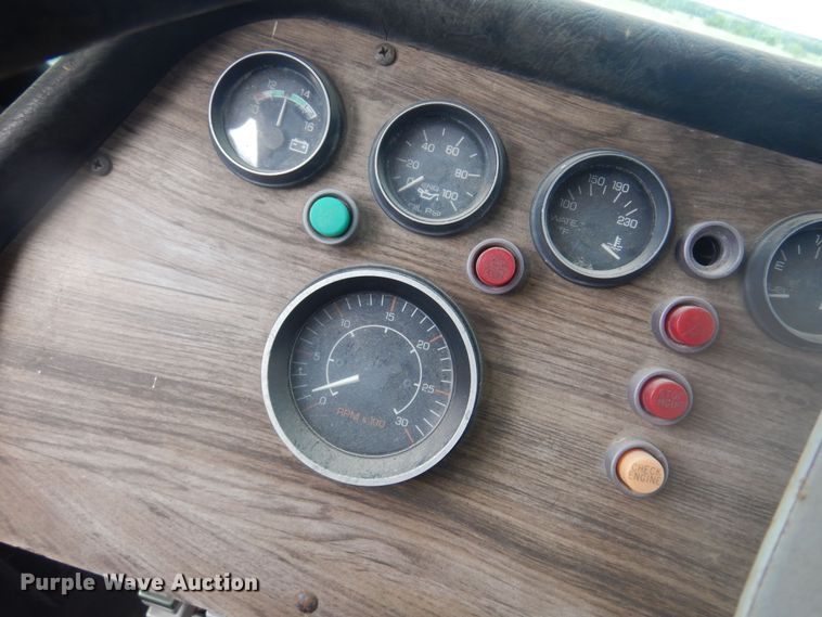 image for item DQ7114 1994 Western Star winch truck