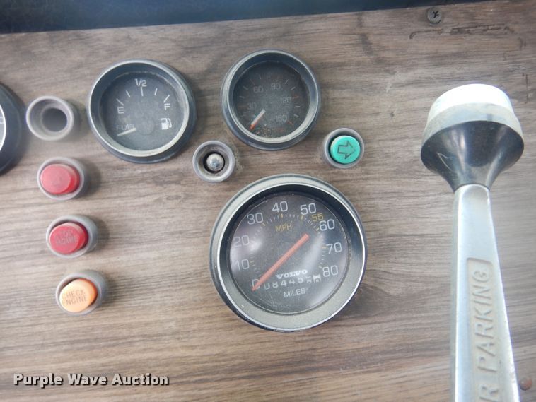 image for item DQ7114 1994 Western Star winch truck