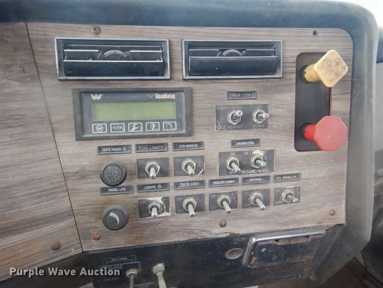 image for item DQ7114 1994 Western Star winch truck