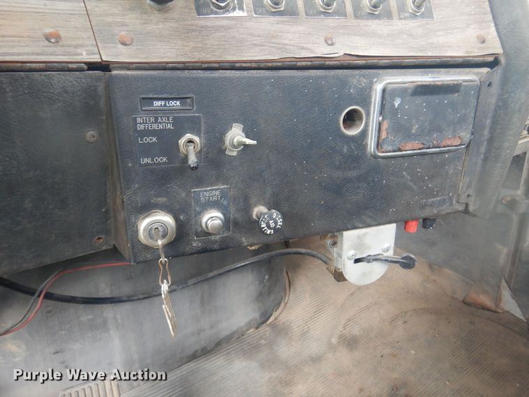 image for item DQ7114 1994 Western Star winch truck