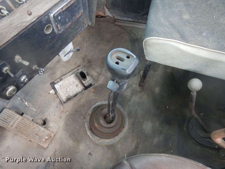 image for item DQ7114 1994 Western Star winch truck