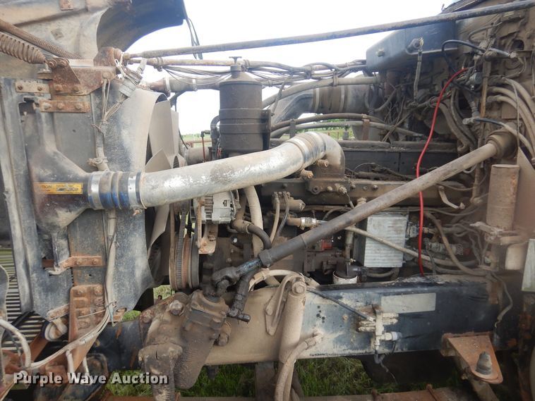 image for item DQ7114 1994 Western Star winch truck