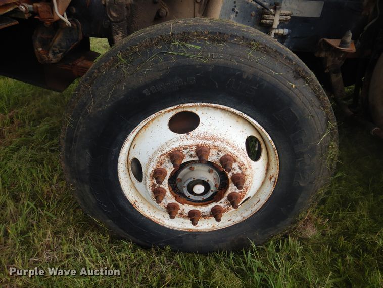 image for item DQ7114 1994 Western Star winch truck