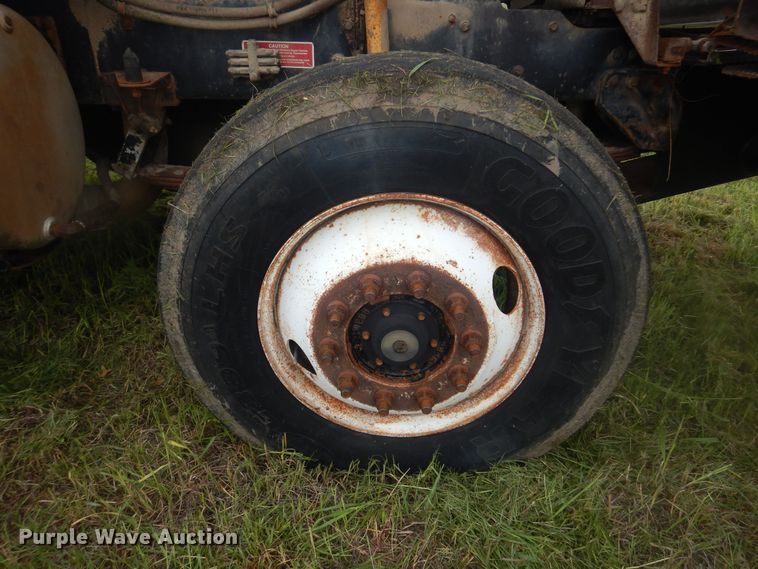 image for item DQ7114 1994 Western Star winch truck