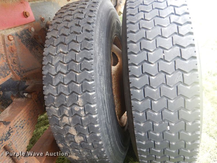 image for item DQ7114 1994 Western Star winch truck