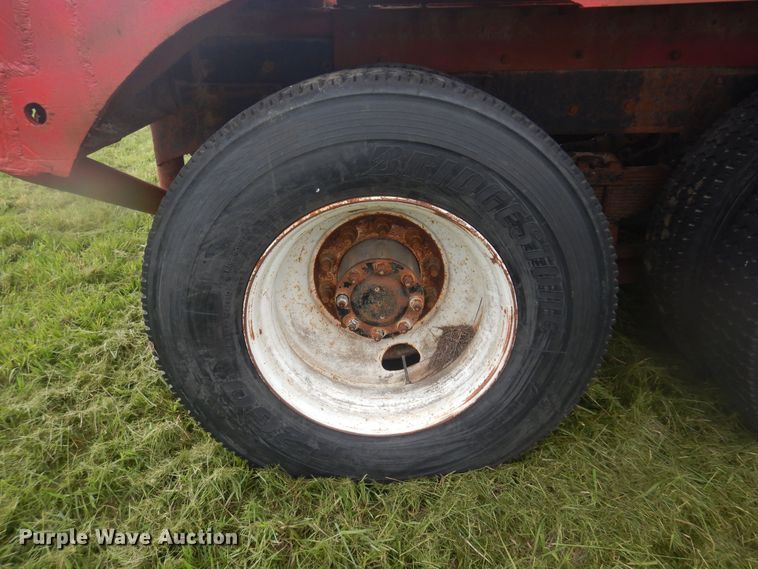 image for item DQ7114 1994 Western Star winch truck