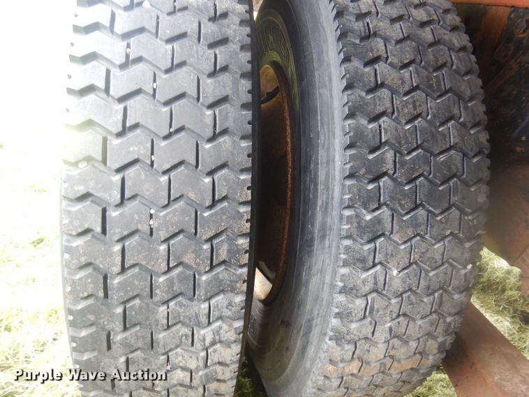 image for item DQ7114 1994 Western Star winch truck