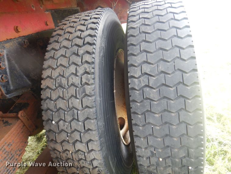 image for item DQ7114 1994 Western Star winch truck