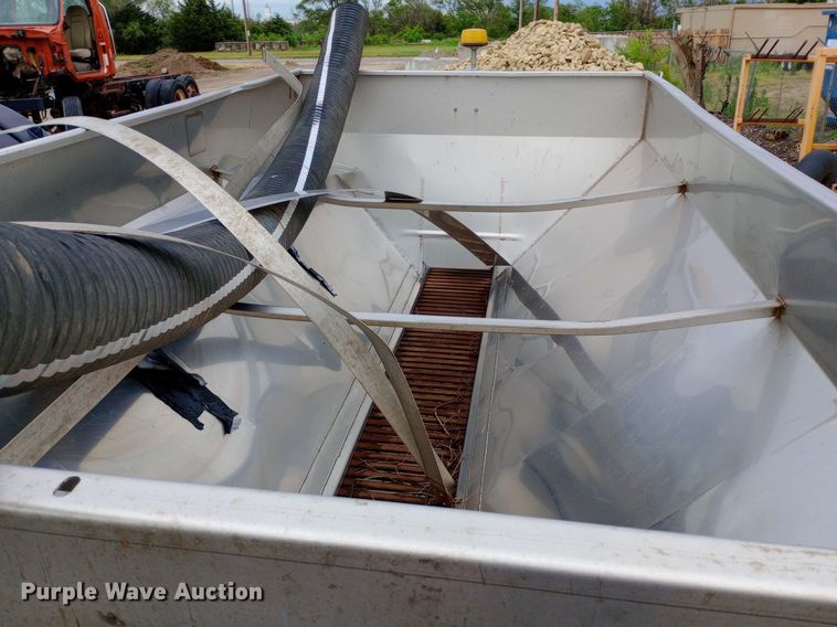 image for item DQ7120 2003 Sterling   LT7500 dump truck