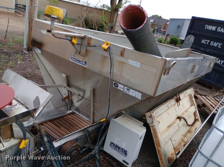 image for item DQ7120 2003 Sterling   LT7500 dump truck