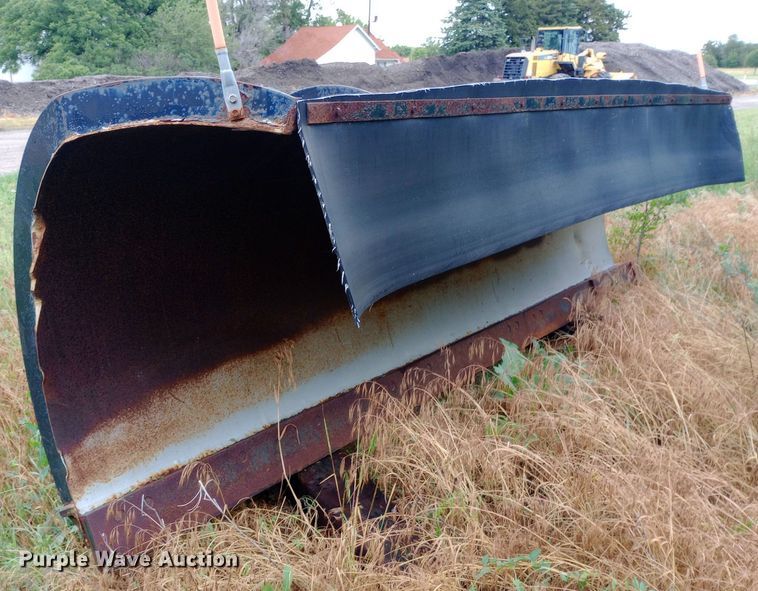 image for item DQ7120 2003 Sterling   LT7500 dump truck