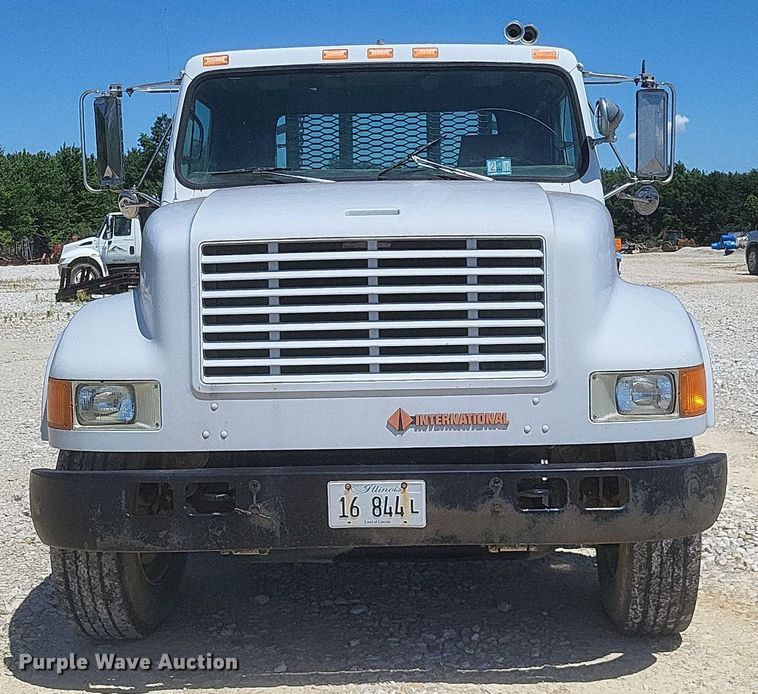 image for item DR4802 1992 International  4900 winch truck