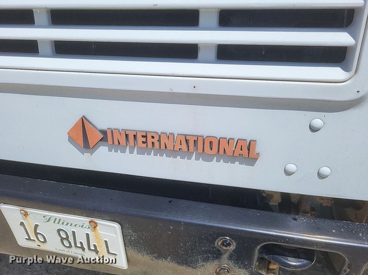 image for item DR4802 1992 International  4900 winch truck