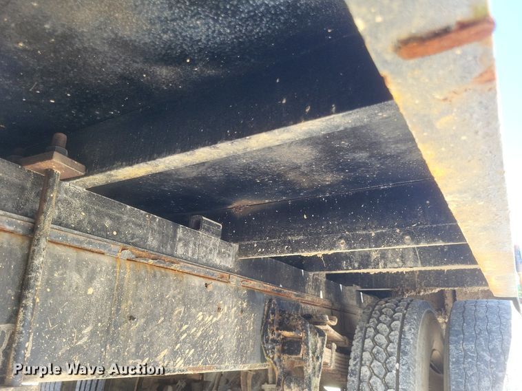 image for item DR4802 1992 International  4900 winch truck